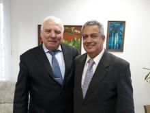 Fue sostenido un encuentro amistoso del Embajador de la República de Cuba en la República de Belarús, Juan Valdés Figueroa, con Dimitri Andreevich Senko, Presidente de la Sección Internacional del Fondo Internacional Mariscal “Gueorgui Zhukov”. Dimitri Senko es además el Presidente de la Asociación Bielorrusa de Combatientes Internacionalistas denominados “Cubanos”, quienes prestaron servicio militar en Cuba durante la Crisis de Octubre de la que ya han transcurrido 55 años.