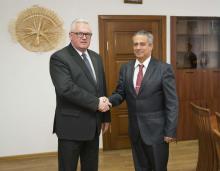 Encuentro del Embajador de Cuba en Belarús con el Ministro de Educación Igor Karpenko.