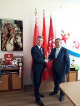 Primer Secretario del Partido Comunista de Belarús Alexei Sokol recibe al Embajador de Cuba