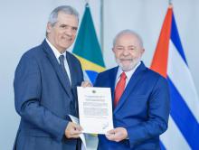 O Presidente do Brasil recebe as Cartas Credenciais do Embaixador de Cuba.