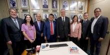 Recibe bancada del PcdoB a diputado cubano.