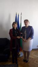 Viceministra de Educación y Ciencias de Bulgaria recibe a la Embajadora cubana. 