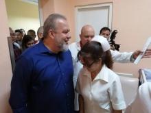 Recorre Primer Ministro instituciones hospitalarias de Cuba.