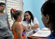 El país perfecciona el Programa del Médico y la Enfermera de la Familia.