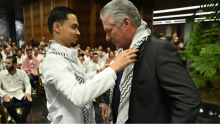 Presidente de Cuba se reúne con jóvenes palestinos