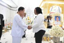 Embajadora de Cuba expresa condolencias a presidente del Senado de Cambodia