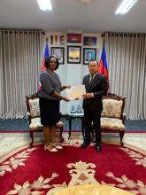Cuba’s ambassador-designate to Cambodia presents style copies