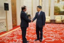 Recibe miembro del Comité Permanente de la XIII Asamblea Popular Nacional China al Presidente del Instituto Cubano de Amistad con los Pueblos .