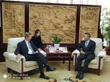 Recibe Vicepresidente de la Comisión Reguladora de la Banca y los Seguros de China al Embajador de Cuba en Beijing.