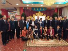 Miembros de la Asociación de Estudiantes Retornados de Occidente despiden a Embajador cubano en China