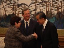 中国国务委员兼外交部长重申中国坚定支持古巴走社会主义道路 中国国务委员兼外交部长重申中国坚定支持古巴走社会主义道路