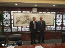 Recibe el Gobernador del Banco Popular de China al Embajador de Cuba en Beijing.
