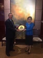 Intercambia Embajador cubano con directivas de la Federación Nacional de Mujeres de toda China. 