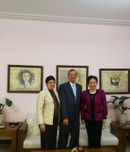 Intercambian Embajador cubano con directivas de la Federación Nacional de Mujeres de toda China. 