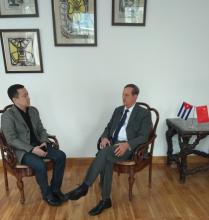 中国知名媒体采访古巴驻华大使 谈其对两会的政府工作报告看法 中国知名媒体采访古巴驻华大使 谈其对两会的政府工作报告看法