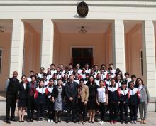  中国青少年走进古巴文化和历史