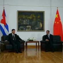  Concede Embajador de Cuba en China entrevista a la Agencia de Noticias Xinhua. 