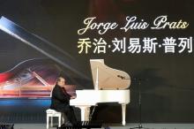 Participa pianista cubano en Festival Internacional de Piano de Shanghái.