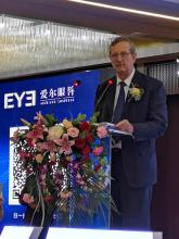 Participa Embajador cubano en Foro Internacional de Enfermedades Oftalmológicas de Cuba y China.