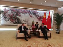 Vicejefe del Departamento Internacional del Comité Central del Partido Comunista de China recibe a Embajador cubano en China