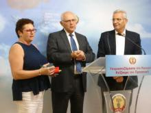 PARTIDO AKEL DE CHIPRE ENTREGA DONACIÓN POR DAÑOS DEL HURACÁN IRMA.