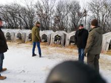 Embajador de Cuba visita una granja lechera al norte de Copenhague.