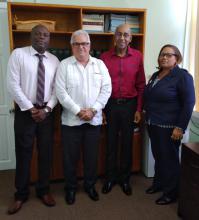 Se reune Embajador de Cuba con Ministro de Salud, Bienestar y Nueva Inversión en Salud de Dominica.