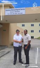 Embajador de Cuba en Dominica, Miguel Fraga junto a Ithoma James, responsable del Servicio Meteorológico de Dominica
