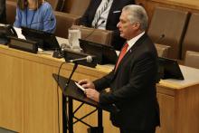 En la Reunión de Alto Nivel de la Asamblea General de las Naciones Unidas sobre Prevención, preparacióny respuesta frente a pandemias,el Presidente de la República de Cuba, Miguel Díaz-Canel Bermúdez, hizo un llamado para “la adopción de políticas universales, redistributivas y solidarias, con el compromiso de no dejar a nadie detrás”.