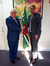 RECIBE CANCILLER DE DOMINICA A EMBAJADOR DE CUBA