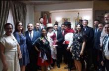 Foto de la Embajadora de Cuba con los participantes.