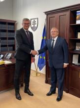Embajador cubano sostiene encuentro con el presidente del Tribunal Constitucional de la República Eslovaca