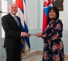 Recibe Viceministra de Relaciones Exteriores de Cuba las Copias de Estilo del Embajador de Eslovaquia