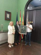 Entrega el Consulado General de Cuba en Barcelona réplica de obra plástica a la Cátedra Martiana de la Universidad de Zaragoza 