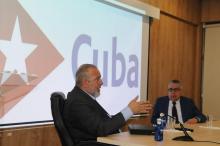Intercambia Primer Ministro con el colectivo de la Misión Estatal de Cuba en España