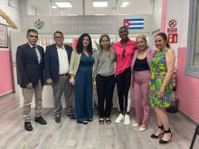 Sostiene la triple campeona olímpica Mireya Luis emotivo intercambio con el colectivo del Consulado General de Cuba en Barcelona
