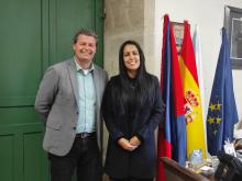 Baiona, Pontevedra, 10 de febrero de 2023: La Cónsul General en Galicia, Asturias y Cantabria, Ingrid Izquierdo Sterling realizó visita al Ayuntamiento de Baiona, donde fue recibida por Carlos Gómez, alcalde de la ciudad. Durante el positivo encuentro, ambos representantes intercambiaron sobre los lazos histórico-culturales que unen a ambos pueblos, y se abordaron iniciativas sobre proyectos futuros, algunos de ellos orientados a fortalecer la presencia de la cultura cubana en la tradicional festividad de