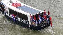 Barco por la ría de Bilbao celebró 62 aniversario de la Revolución cubana 