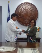 El Embajador de Cuba presenta Cartas Credenciales a Presidenta de Islas Marshall
