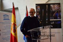 Se inaugura exposición de fotos “Gira por los Barrios” del cantautor cubano Silvio Rodríguez, en la sede de la UNESCO.