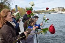 Colectivo entre Amigos rinde homenaje a Camilo Cienfuegos, al Ché y denuncia el brutal bloqueo impuesto por EE.UU a Cuba.