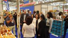 Participan artesanos cubanos en Feria de París.