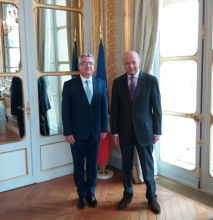 Embajador de Cuba en Francia sostiene encuentro con Laurent Fabius, presidente del Consejo Constitucional de la República francesa.