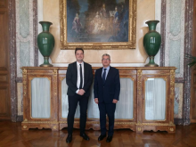 Le Conseiller diplomatique du Président de l’Assemblée nationale française reçoit l’Ambassadeur de Cuba.