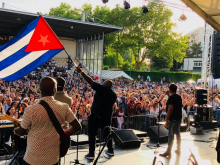 Concierto de Alexander Abreu y Habana de Primera inaugura actividades del verano en la ciudad francesa de Malakoff.