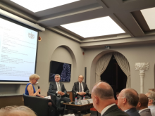 Embajador de Cuba participó en mesa redonda sobre Cuba, organizada por la Fundación France-Amériques en París.