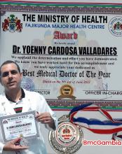 Dr. Yoennys Cardosa Valladares, distinguido como el Mejor médico del año en el Hospital de Fajikunda, Gambia.