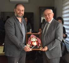 ALCALDE DE NAOUSSA RECIBIO AL EMBAJADOR DE CUBA