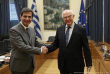 ENCUENTRO DEL EMBAJADOR DE CUBA CON EL PRESIDENTE DE LA COMISION DE DEFENSA NACIONAL Y RELACIONES EXTERIORES DEL PARLAMENTO HELENICO