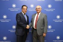 RECIBE EL MINISTRO DE SALUD DE GRECIA AL EMBAJADOR DE CUBA 